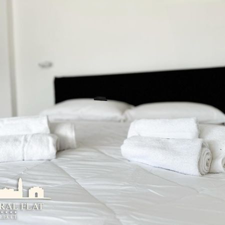דירות Lecce Central Flat - Attico Con Patio E Parcheggio Privato מראה חיצוני תמונה