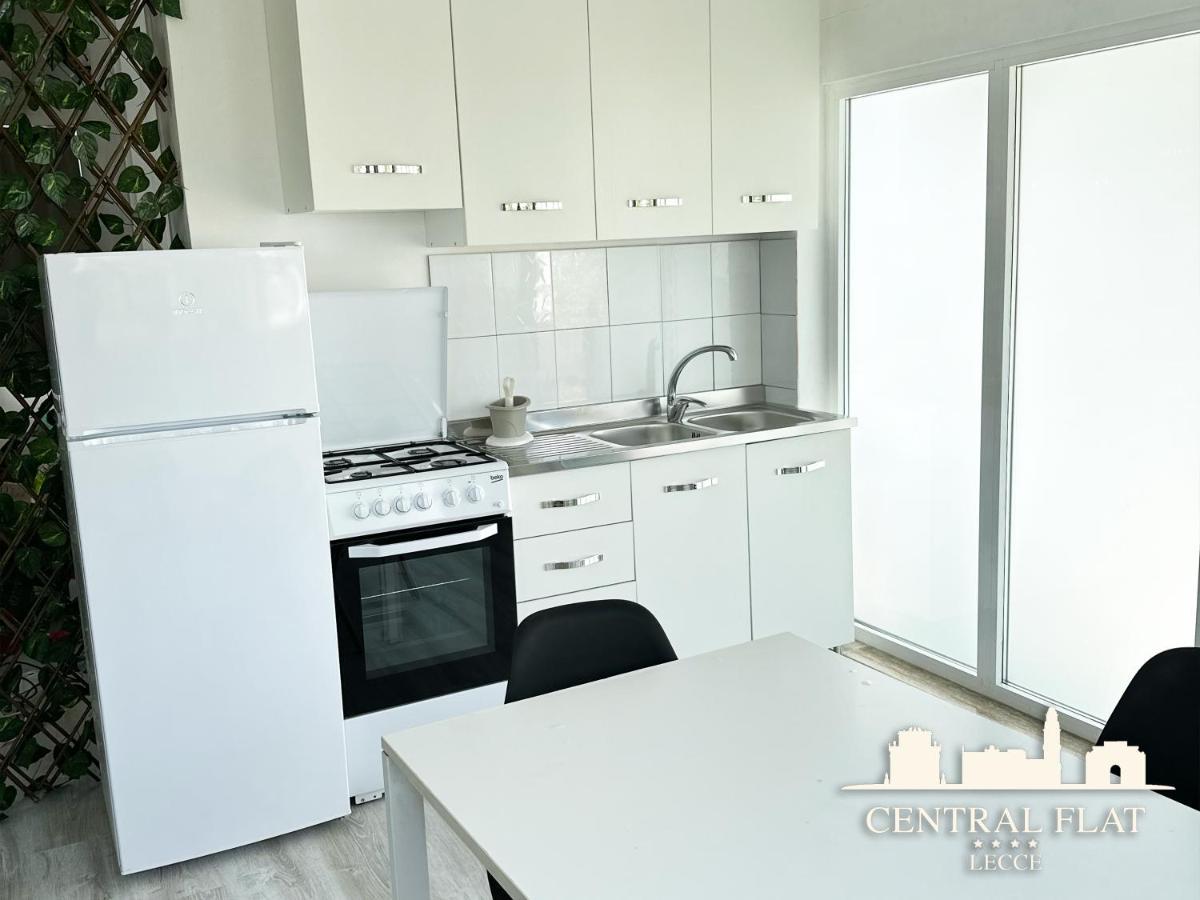 דירות Lecce Central Flat - Attico Con Patio E Parcheggio Privato מראה חיצוני תמונה