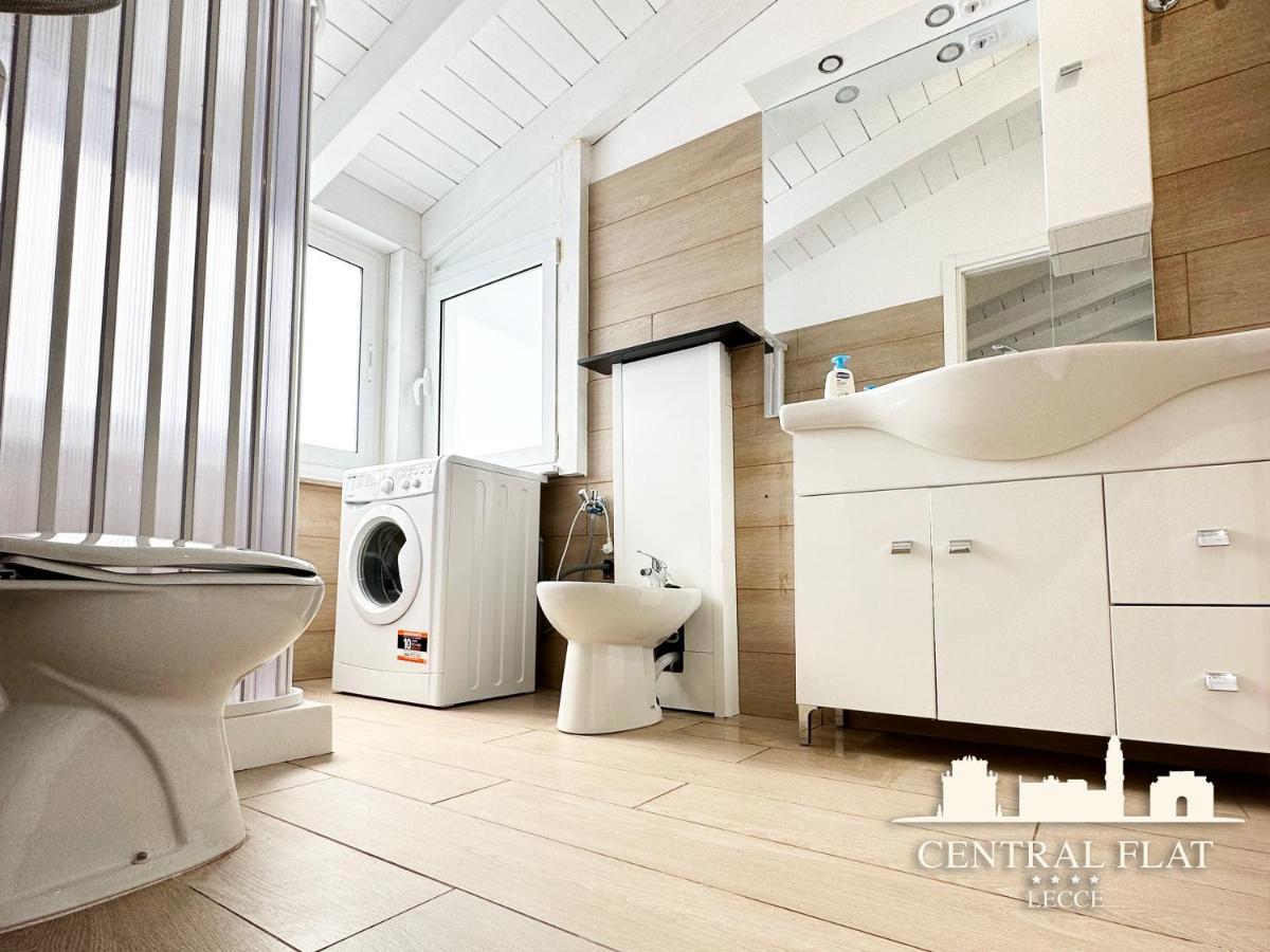 דירות Lecce Central Flat - Attico Con Patio E Parcheggio Privato מראה חיצוני תמונה
