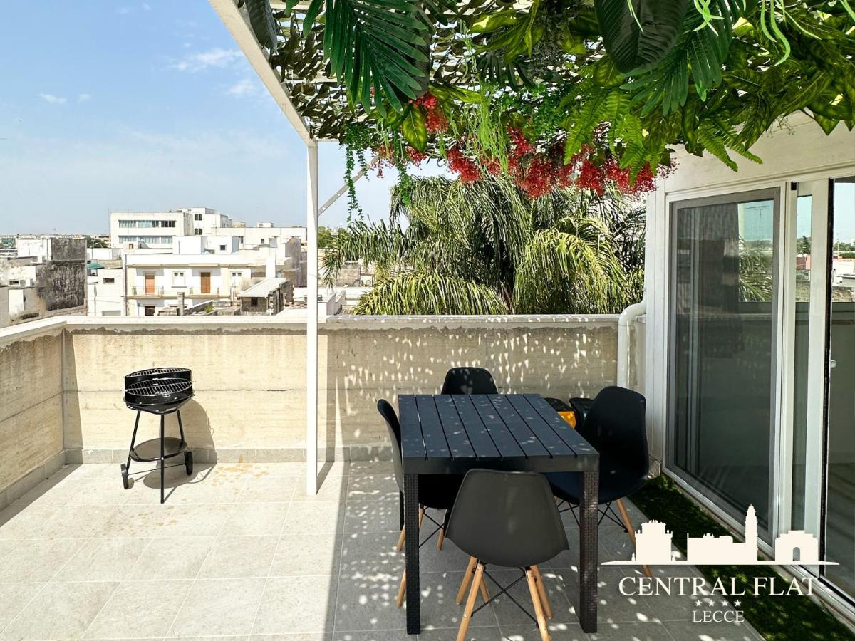 דירות Lecce Central Flat - Attico Con Patio E Parcheggio Privato מראה חיצוני תמונה