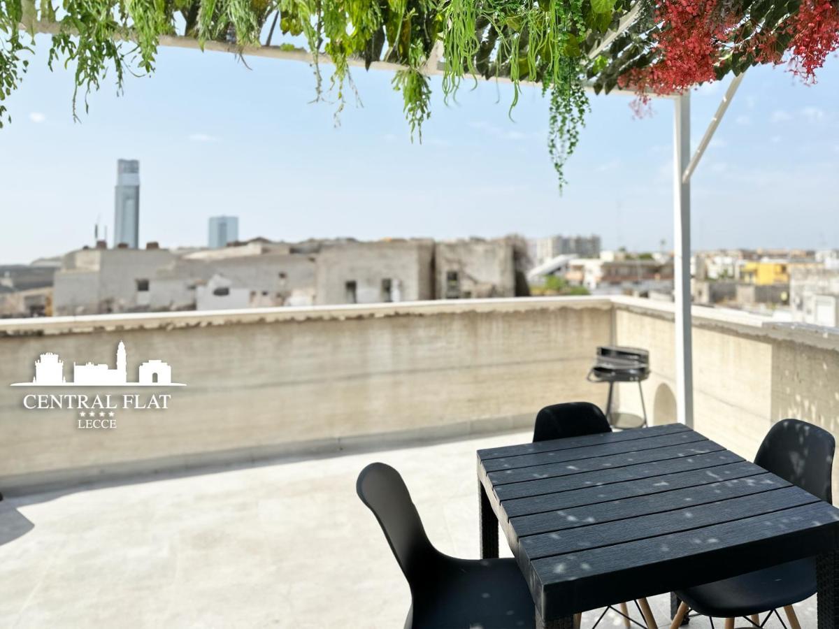 דירות Lecce Central Flat - Attico Con Patio E Parcheggio Privato מראה חיצוני תמונה